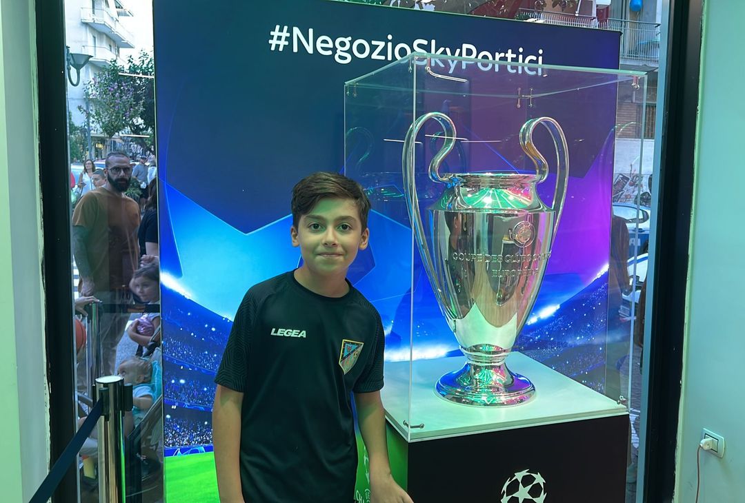 GALLERY La Champions in esposizione a Portici: foto e sorrisi per i tifosi- immagine 1