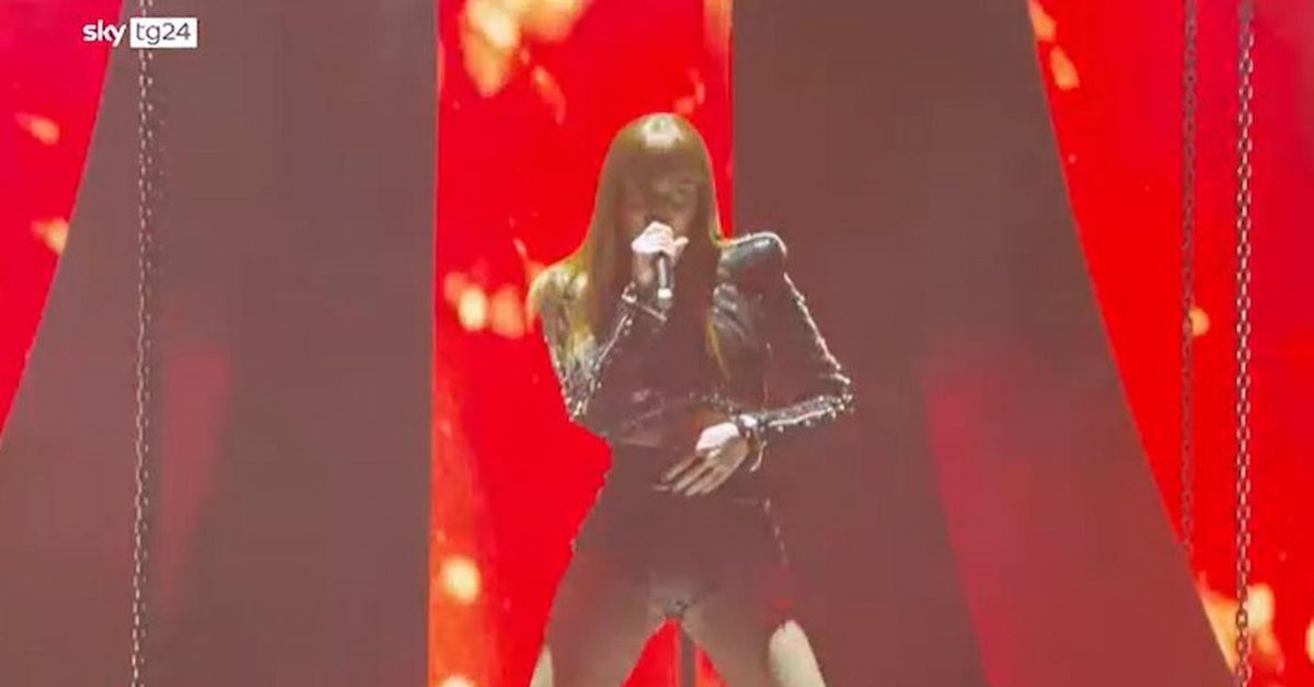 VIDEO / Annalisa in tour: musica e show con “Ma noi siamo fuoco”