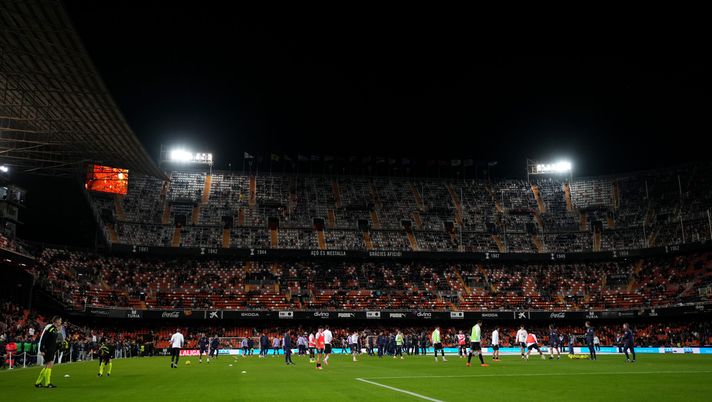 VALENCIA, SPAIN - NOVEMBER 21: General view inside the stadium prior to the LaLiga EA Sports match between Valencia CF and Levante UD at Estadi de Mestalla on November 21, 2025 in Valencia, Spain. (Photo by Alex Caparros/Getty Images) Oxford-Preston, dove vedere la partita in diretta tv e in streaming LIVE - immagine 1