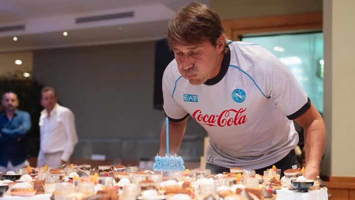 Conte, compleanno tra allenamento, cori, fuochi d’artificio e candeline – Il Mattino - immagine 1