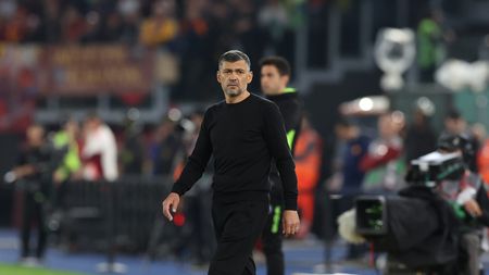 ROME, ITALY - MAY 18: Head coach AC Milan Sergio Conceicao reacts during the Serie match between Roma and Milan at Stadio Olimpico on May 18, 2025 in Rome, Italy. (Photo by Claudio Villa/AC Milan via Getty Images) milan-nono-classifica-serie-a-arbitri-conceicao-errori-arbitrali