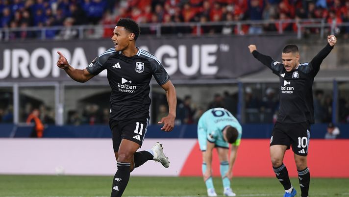 BOLOGNA, ITALY - APRIL 09: Ollie Watkins of Aston Villa celebrates scoring his team's second goal during the UEFA Europa League 2025/26 Quarter-Final Leg One match between Bologna FC 1909 and Aston Villa FC at Stadio Renato Dall'Ara on April 09, 2026 in Bologna, Italy. (Photo by Alessandro Sabattini/Getty Images) Il Bologna gioca ma si butta via, l’Aston ipoteca il passaggio del turno: 1-3 al Dall’Ara- immagine 1