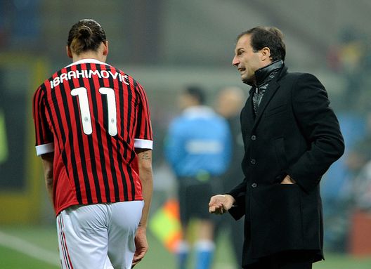 MILAN, ITALY - NOVEMBER 27: Head coach Massimiliano Allegri and Zlatan Ibrahimovic of AC Milan during the Serie A match between AC Milan v AC Chievo Verona at Stadio Giuseppe Meazza on November 27, 2011 in Milan, Italy. (Photo by Claudio Villa/Getty Images) milan-massimiliano-allegri-allenatore-caratteristiche-identikit-figura-carriera-personaggio