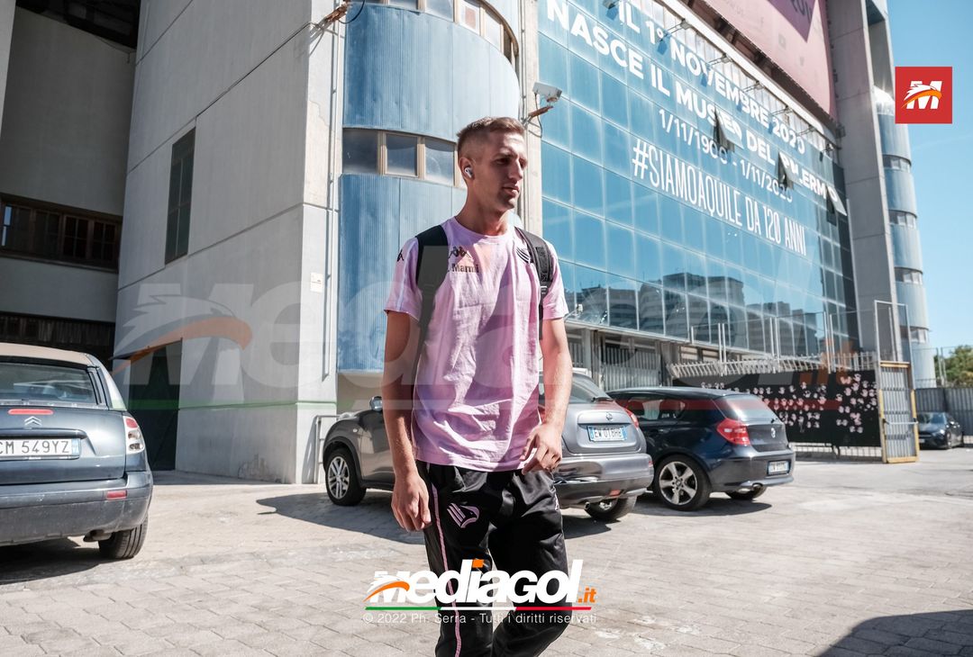 FOTO Ternana-Palermo, i rosanero in partenza dallo stadio “Renzo Barbera” (Gallery) - immagine 17