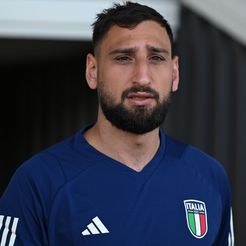Gianluigi Donnarumma tra Nazionale, PSG e Milan, critiche e campo, papere e paratone: statistiche, curiosità, video e.. banconote false | AC Milan news (foto Getty Images) Gianluigi Donnarumma (PSG): record, stipendio, papere e l'addio al Milan
