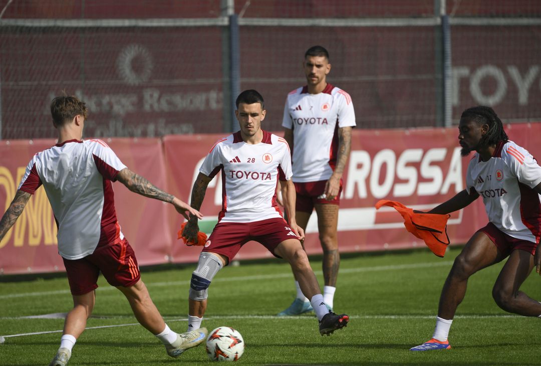 Roma, l’allenamento a Trigoria in vista della Dinamo Kiev – FOTO GALLERY - immagine 26