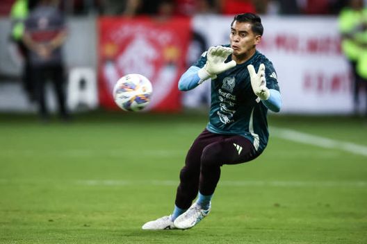 Rangel, portiere del Messico durante una precedente partita. (Photo by Pedro H. Tesch/Getty Images) Incredibile in Messico-Portogallo: cori omofobi al proprio portiere alla presenza di Infantino- immagine 2