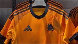 Roma, nuova seconda maglia 2025-2026 ‘colorata’ con i fulmini | VIDEO