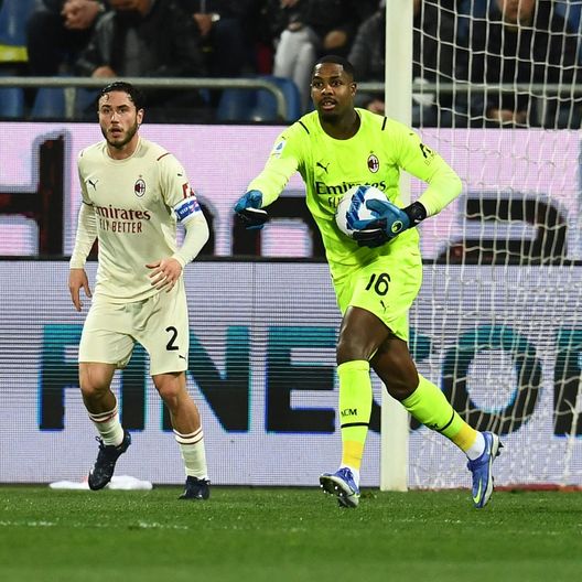 (Photo by Claudio Villa/AC Milan via Getty Images) Dopo le tensioni del marzo 2022: Mike Maignan di nuovo a Cagliari- immagine 2