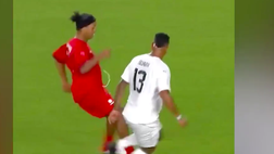 Tacchi, dribbling e gol: Ronaldinho show a 43 anni