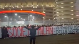 VIDEO Clima rovente in casa Milan: contestazione a suon di “Noi non siamo americani”