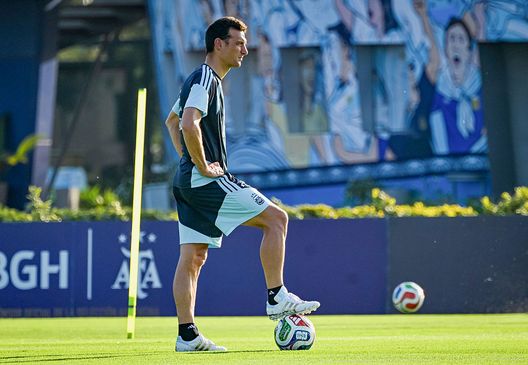 Il dispiacere di Scaloni: “Un altro Mondiale senza Italia è triste. Messi? Tutto il mondo lo vuole vedere”- immagine 2