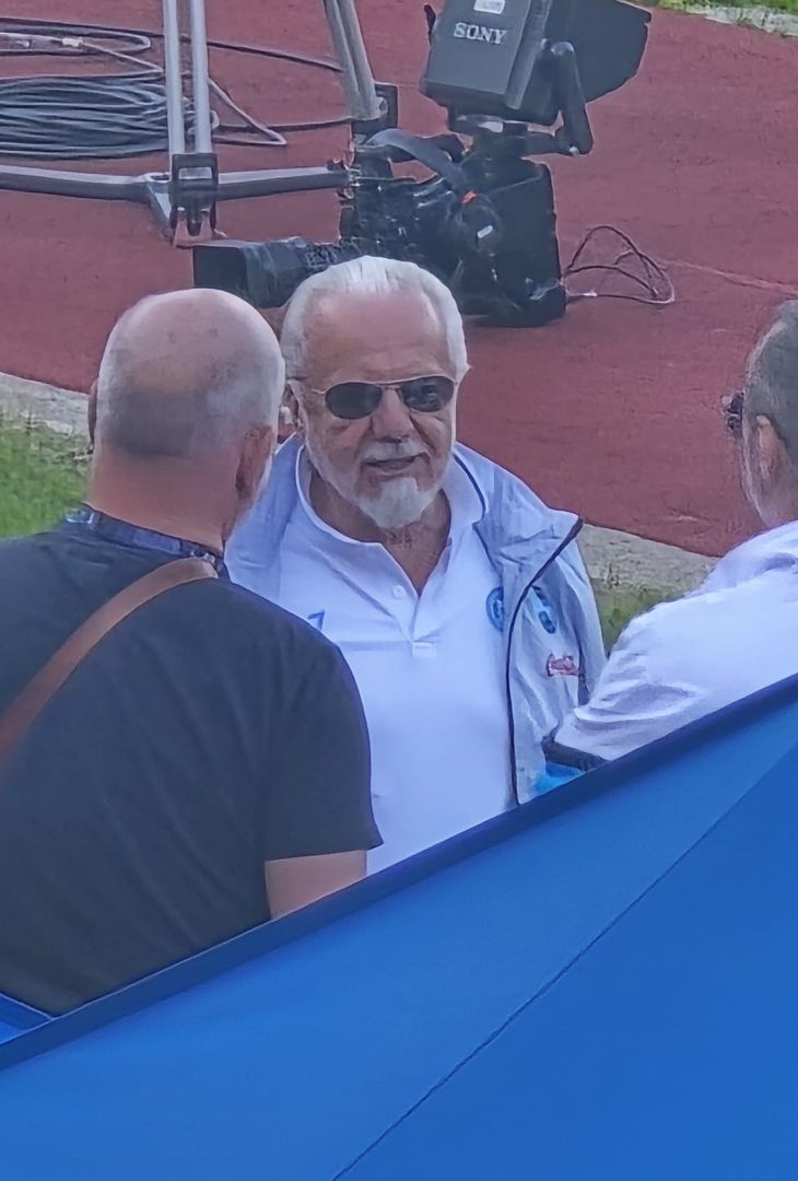 ADL a bordocampo per seguire la prima amichevole del suo Napoli – LA FOTOGALLERY - immagine 2