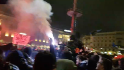 VIDEO FCINTER1908 / Inter, la festa in Duomo: “Siamo noi… i campioni dell’Italia siamo noi”