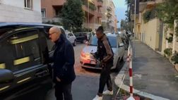 Lazio, Noslin lascia la clinica: l’olandese zoppica vistosamente – VIDEO