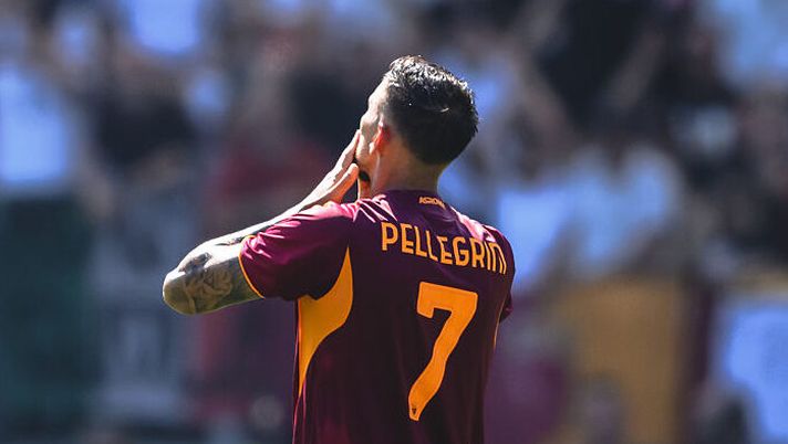 ROME, ITALY - SEPTEMBER 21: AS Roma player Lorenzo Pellegrini celebrates after scored the first goal for his team during the Serie A match between SS Lazio and AS Roma at Stadio Olimpico on September 21, 2025 in Rome, Italy. (Photo by Fabio Rossi/AS Roma via Getty Images) I voti di Lazio-Roma al fanta: la scelta su Pellegrini, Zaccagni, Dia, Taty, Soulé, Koné e Dele-Bashiru - immagine 1