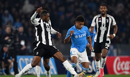 David Neres contro Pierre Kalulu