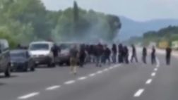 VIDEO – Caos in A1! Scontri fra tifosi di Juve, Atalanta e Eintracht Francoforte