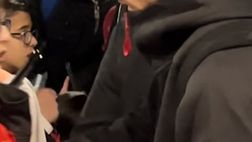 Milan-Verona, rossoneri in ritiro al Melià. Foto e autografi per i tifosi presenti | VIDEO