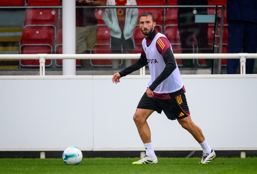 Roma, la seduta pomeridiana aperta ai tifosi al St. George’s Park – FOTO GALLERY - immagine 32