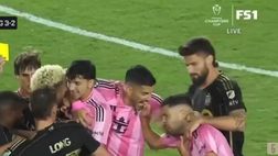 VIDEO – Suarez ci ricasca. Dà un morso al compagno Jordi Alba