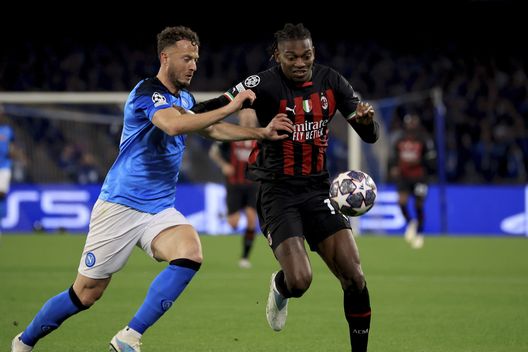 NAPLES, ITALY - APRIL 18: Rafael Leao of AC Milan in action during the UEFA Champions League quarterfinal second leg match between SSC Napoli and AC Milan at Stadio Diego Armando Maradona on April 18, 2023 in Naples, Italy. (Photo by Giuseppe Cottini/AC Milan via Getty Images) Milan e Napoli: da Maradona e Van Basten a Kvara e Leao- immagine 13