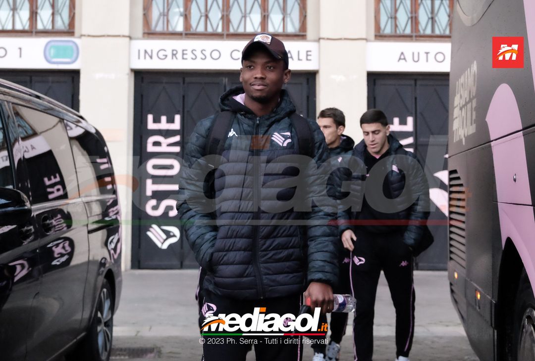 FOTO Pisa-Palermo, i rosanero in partenza dallo stadio “Renzo Barbera” (GALLERY) - immagine 23