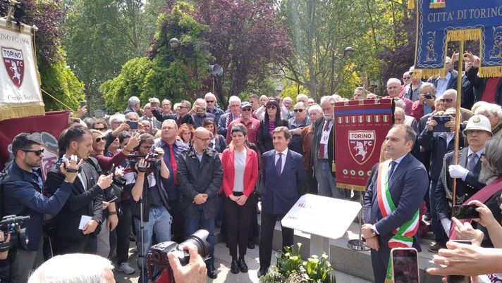 Torino, inaugurato parco “Valentino Mazzola”: le foto - immagine 1