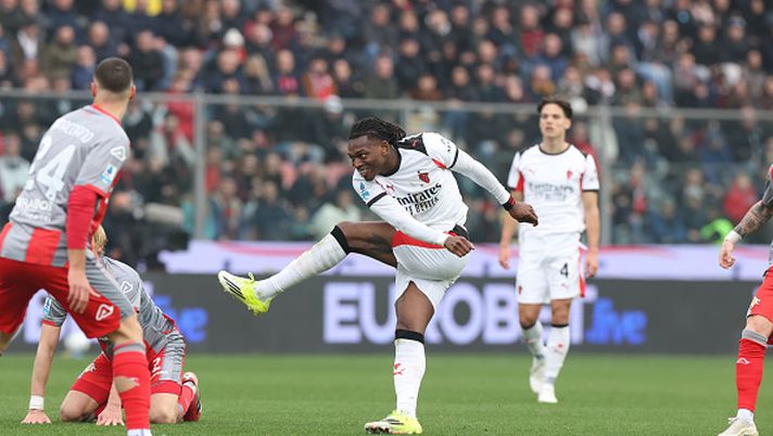 CREMONA, ITALY - MARCH 01: Rafael Leao of AC Milan in action during the Serie A match between US Cremonese and AC Milan at Stadio Giovanni Zini on March 01, 2026 in Cremona, Italy. (Photo by Claudio Villa/AC Milan via Getty Images) milan-cremonese-squadra-matura-errori-frenesia-allegri