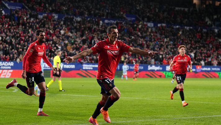 PAMPLONA, SPAIN - OCTOBER 26: Ante Budimir of CA Osasuna celebrates scoring his team's second goal during the LaLiga EA Sports match between CA Osasuna and RC Celta de Vigo at Estadio El Sadar on October 26, 2025 in Pamplona, Spain. (Photo by Juan Manuel Serrano Arce/Getty Images) Dove guardare Oviedo-Osasuna: streaming gratis, diretta TV e probabili formazioni - immagine 1