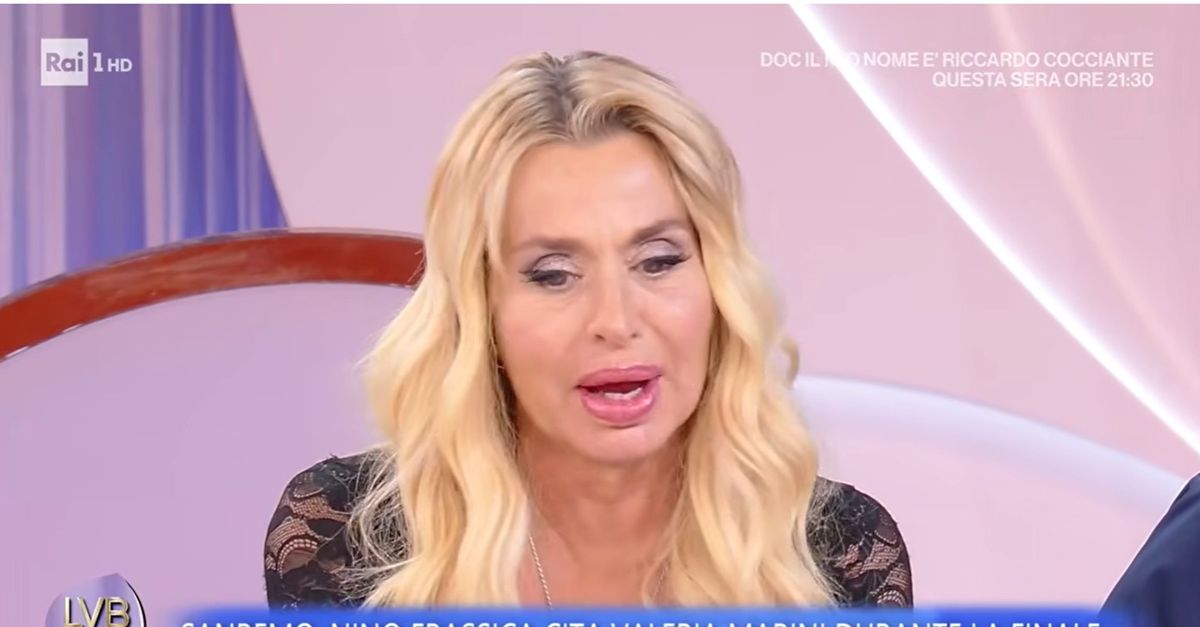 Valeria Marini in lacrime a La volta buona: “Frassica mi ha offesa”. Ed esce dallo studio
