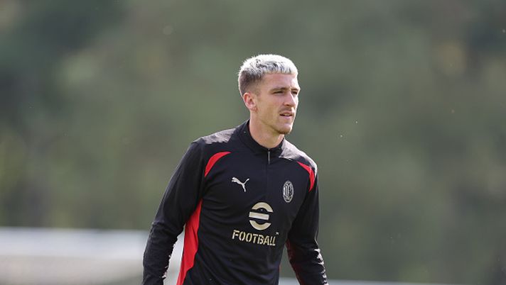 CAIRATE, ITALY - AUGUST 27: Alexis Saelemaekers of AC Milan in action during a AC Milan training session at Milanello on August 27, 2024 in Cairate, Italy. (Photo by Claudio Villa/AC Milan via Getty Images)  Saelemaekers