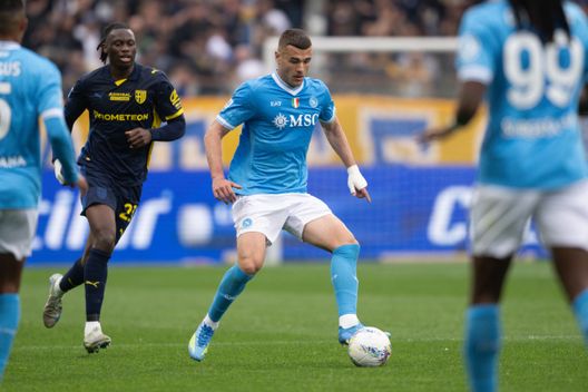 PARMA, ITALY - APRIL 12: Alessandro Buongiorno in action during the Serie A match between Parma Calcio 1913 and SSC Napoli at Stadio Ennio Tardini on April 12, 2026 in Parma, Italy. (Photo by SSC Napoli via Getty Images)