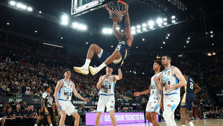 MELBOURNE, AUSTRALIA - OCTOBER 03: Trey Murphy III of the Pelicans dunks uring the NBAxNBL match between Melbourne United and New Orleans Pelicans at Rod Laver Arena on October 03, 2025 in Melbourne, Australia. (Photo by Daniel Pockett/Getty Images) Wizards-Pelicans in diretta live: orario, analisi della partita e dove vederla - immagine 1