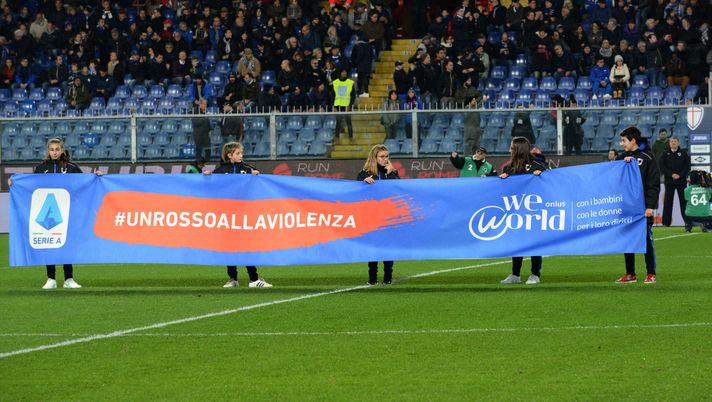 FOTO Serie A, 13esima giornata nel segno delle donne: “Rosso alla violenza” - immagine 1