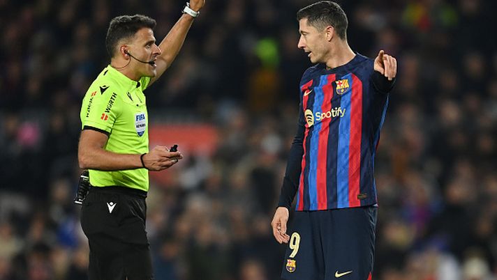 Dall’euroderby di Milano al Clasico di Spagna: riecco Gil Manzano, l’arbitro “indigesto” al Barça… - immagine 1