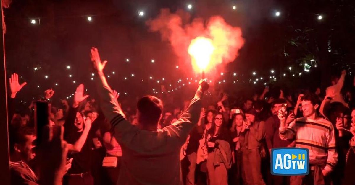 Coppa Italia al Bologna, esplode la festa dei tifosi rossoblu in città | VIDEO Coppa Italia al Bologna, esplode la festa dei tifosi rossoblu in città | VIDEO