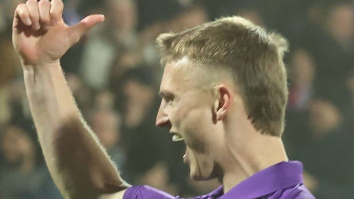 GERMOGLI PH: 16 MARZO 2025 FIRENZE STADIO ARTEMIO FRANCHI CAMPIONATO SERIE A FIORENTINA VS JUVENTUS NELLA FOTO GOL ESULTANZA ALBERT Sandrelli su Gudmundsson: “Non chiamiamolo Hamrin. Servono continuità e stabilità” - immagine 1