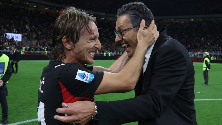 MILAN, ITALY - SEPTEMBER 28: Assistant coach AC Milan Marco Landucci and Luka Modric of AC Milan celebrate at the end of the Serie A match between AC Milan and SSC Napoli at Giuseppe Meazza Stadium on September 28, 2025 in Milan, Italy. (Photo by Claudio Villa/AC Milan via Getty Images) gimenez-in-live-su-tik-tok-rivela-modric-ha-regalato-il-nuovo-iphone-a-tutti