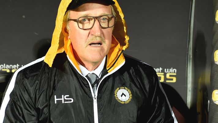 PALERMO, ITALY - OCTOBER 27: Head Coach Luigi Delneri of Udinese looks on during the Serie A match between US Citta di Palermo and Udinese Calcio at Stadio Renzo Barbera on October 27, 2016 in Palermo, Italy. (Photo by Tullio M. Puglia/Getty Images) Udinese-Torino, Delneri: “Loro squadra di spessore, dobbiamo avere fame” - immagine 1