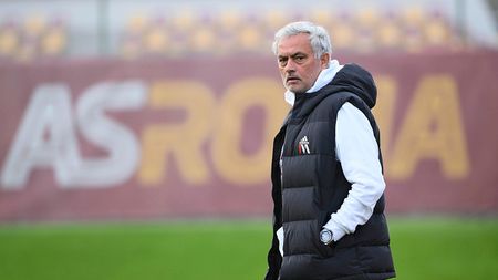 ROME, ITALY - JANUARY 01: AS Roma coach Josè Mourinho during training session at Centro Sportivo Fulvio Bernardini on January 01, 2024 in Rome, Italy. (Photo by Luciano Rossi/AS Roma via Getty Images)