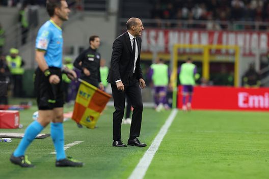 MILAN, ITALY - OCTOBER 19:  Head coach of AC Milan Massimiliano Allegri reacts during the Serie A match between AC Milan and ACF Fiorentina at Giuseppe Meazza Stadium on October 19, 2025 in Milan, Italy. (Photo by Claudio Villa/AC Milan via Getty Images)  Dario Marcolin: “Il Milan non ha bisogno di una rosa profonda, il Napoli docet...”