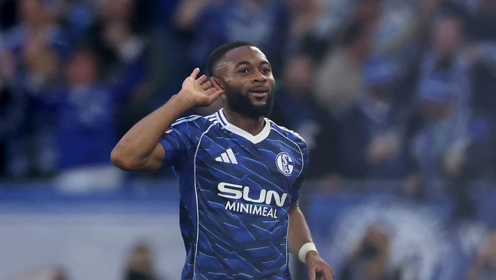 GELSENKIRCHEN, GERMANY - AUGUST 01: Moussa Sylla of Schalke celebrates after scoring his teams first go during the 2. Bundesliga match between FC Schalke 04 and Hertha BSC at Veltins-Arena on August 01, 2025 in Gelsenkirchen, Germany. (Photo by Lars Baron/Getty Images) Magdeburg-Schalke 04: dove vedere la partita in diretta TV ed in streaming LIVE - immagine 1