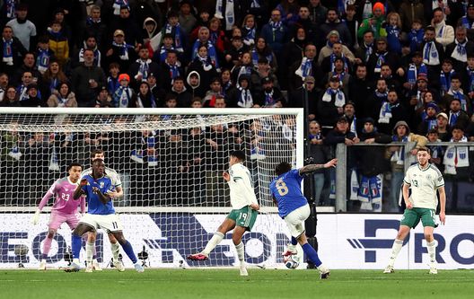 Bergamo, Italia - 26 marzo 2026: Sandro Tonali dell'Italia segna il primo gol per la sua squadra durante i Play-off per i Mondiali tra Italia ed Irlanda del Nord allo Stadio di Bergamo. (Foto di Marco Luzzani/Getty Images) Bosnia-Erzegovina contro Italia, i giocatori che possono trascinare le due Nazionali- immagine 2