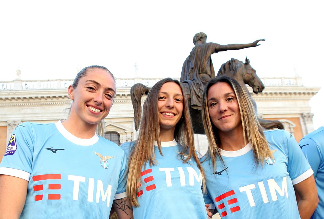WOMEN | Lazio, foto di squadra al Campidoglio: c’è anche Onorato – GALLERY - immagine 6