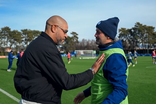 COMO, ITALY - FEBRUARY 06: Adriano Leite Ribeiro visits BPER Training Centre with Head Coach Cristian Chivu of FC Internazionale at Appiano Gentile on February 06, 2026 in Como, Italy. (Photo by Mattia Pistoia - Inter/Inter via Getty Images) Moratti: “Chivu più bravo di quanto pensassi! Finale col Psg? Arrivati troppo convinti ma…”- immagine 3