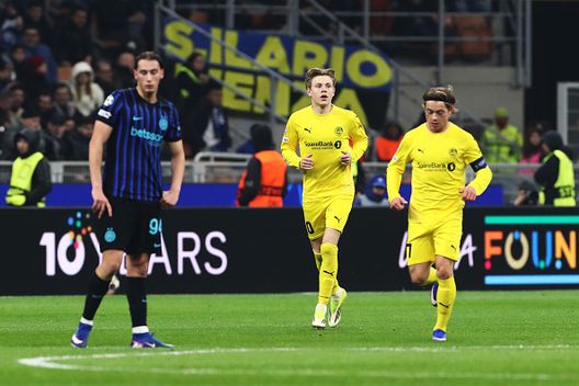 MILAN, ITALY - FEBRUARY 24: Jens Petter Hauge of Bodo/Glimt (L) celebrates scoring his team's first goal during the UEFA Champions League 2025/26 League Knockout Play-off Second Leg match between FC Internazionale Milano and FK Bodo/Glimt at Stadio San Siro on February 24, 2026 in Milan, Italy. (Photo by Marco Luzzani/Getty Images) jens-petter-hauge-champions-league