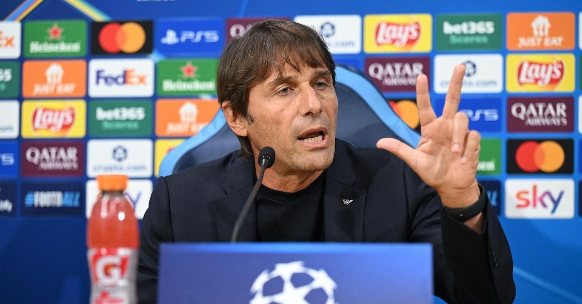 Ziliani ironico su Antonio Conte: “Ha già vinto il premio dell’anno. Nemmeno Mourinho…”
