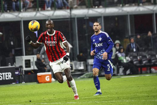 milan-como-abraham-dichiarazioni-dallara-diretta-live-risultato-tv-dazn-serie-a-reijnders-pulisic