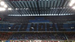 Milan, che clima: la Curva contesta formando una scritta eloquente e poi se ne va!
